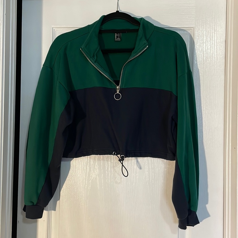 Super cute colour-block crop